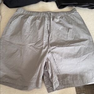 Zara Men's Athletic Shorts in Light Gray